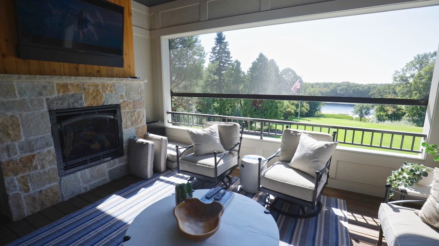 when-the-backyard-becomes-the-living-room-with-outdoor-screens